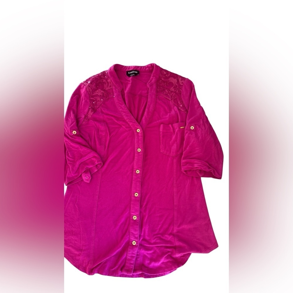 💞 bebe Pink Lace V-neck Shirt, Short Sleeve, Size Medium runs big